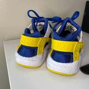 Kids 11c Nike Huarache